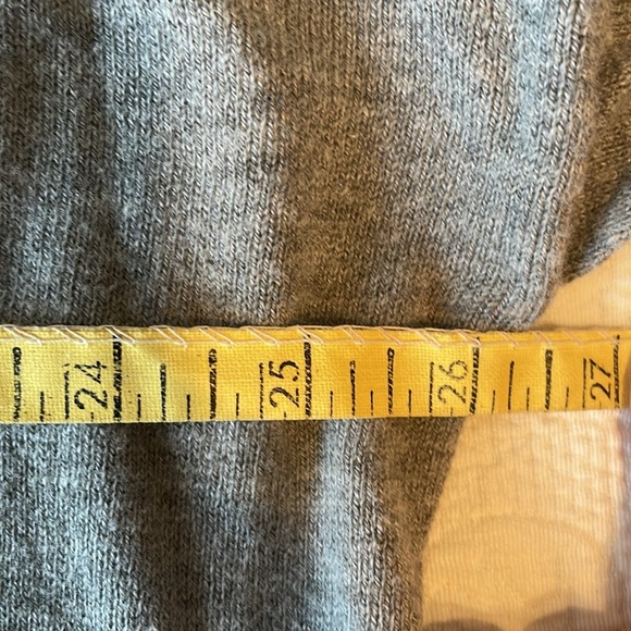 Pop Sugar Women’s Sweater Size Large Gray Soft EUC Split Hem V Neck Casual - Picture 8 of 10